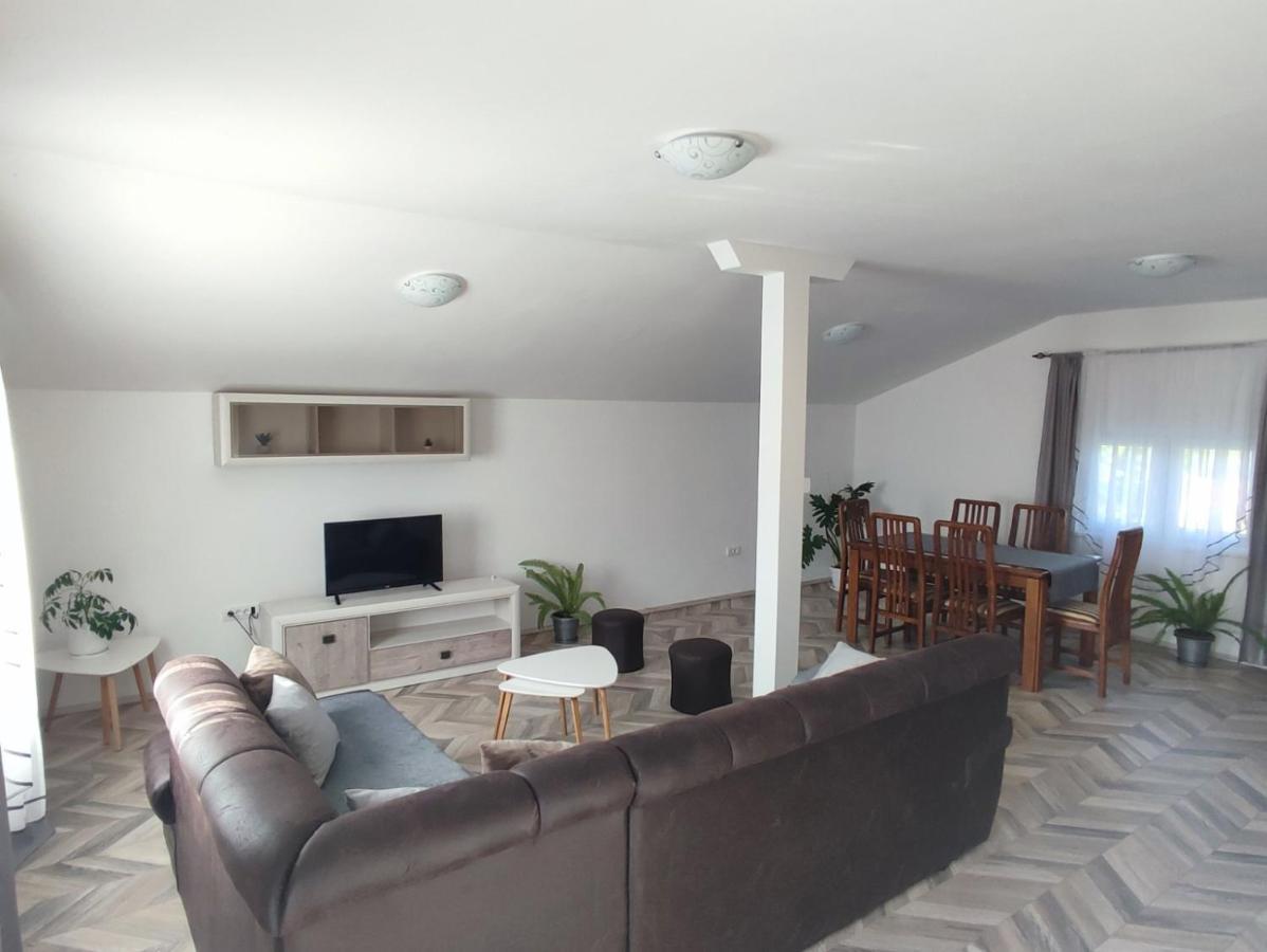 Apartman Flora Vrdnik Zewnętrze zdjęcie